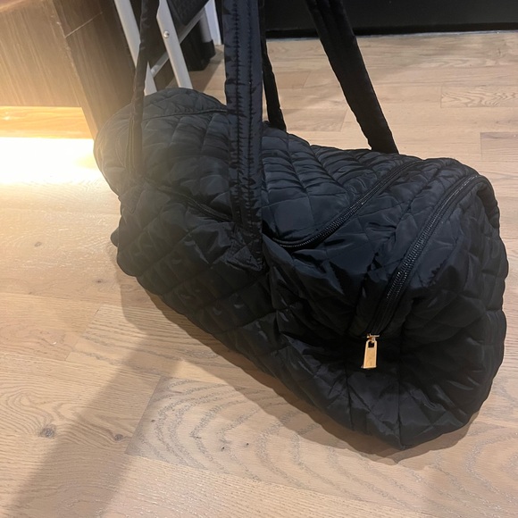 On 34th Brand - Quilted Nylon Duffle Bag, Gold Hardware - Lots of Pockets! - Picture 1 of 9